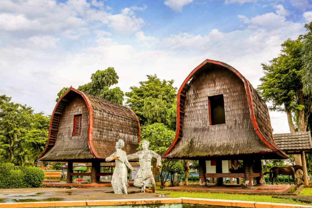 Rumah Adat Babussalam